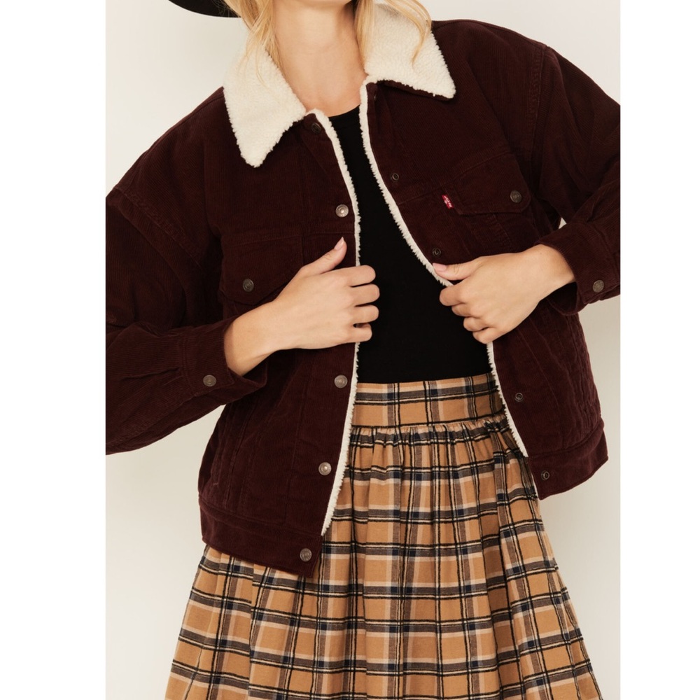 Levi's Women's 90's Corduroy Sherpa Trucker Jacket in chocolate brown, size L W